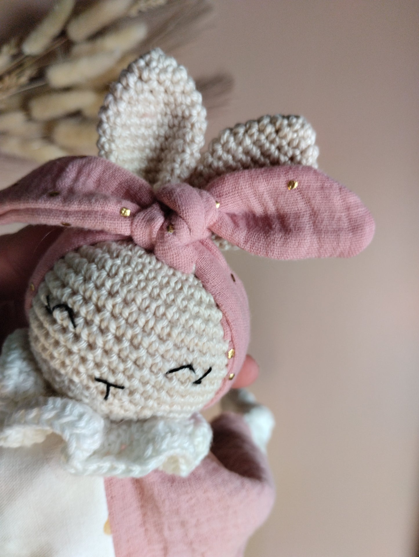 doudou d'éveil sensoriel lapinette vieux rose