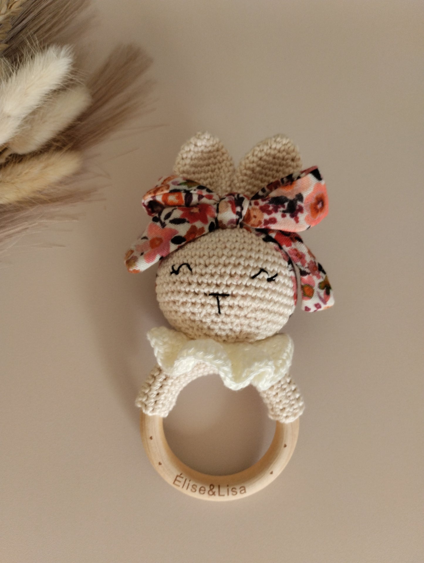 Doudou lapinette et son hochet