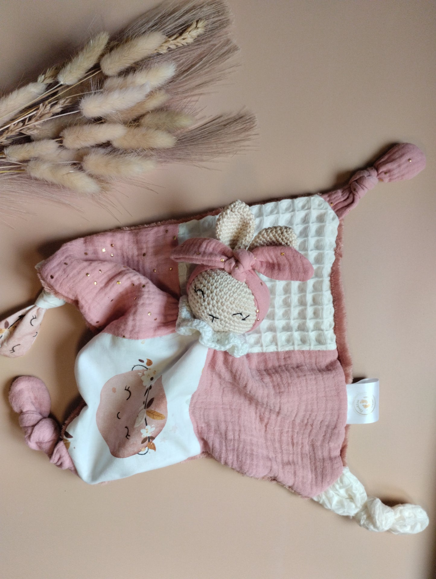doudou d'éveil sensoriel lapinette vieux rose