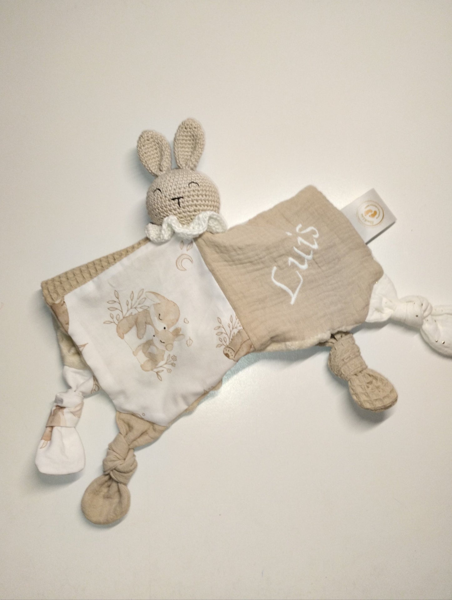doudou d'éveil sensoriel lapin beige