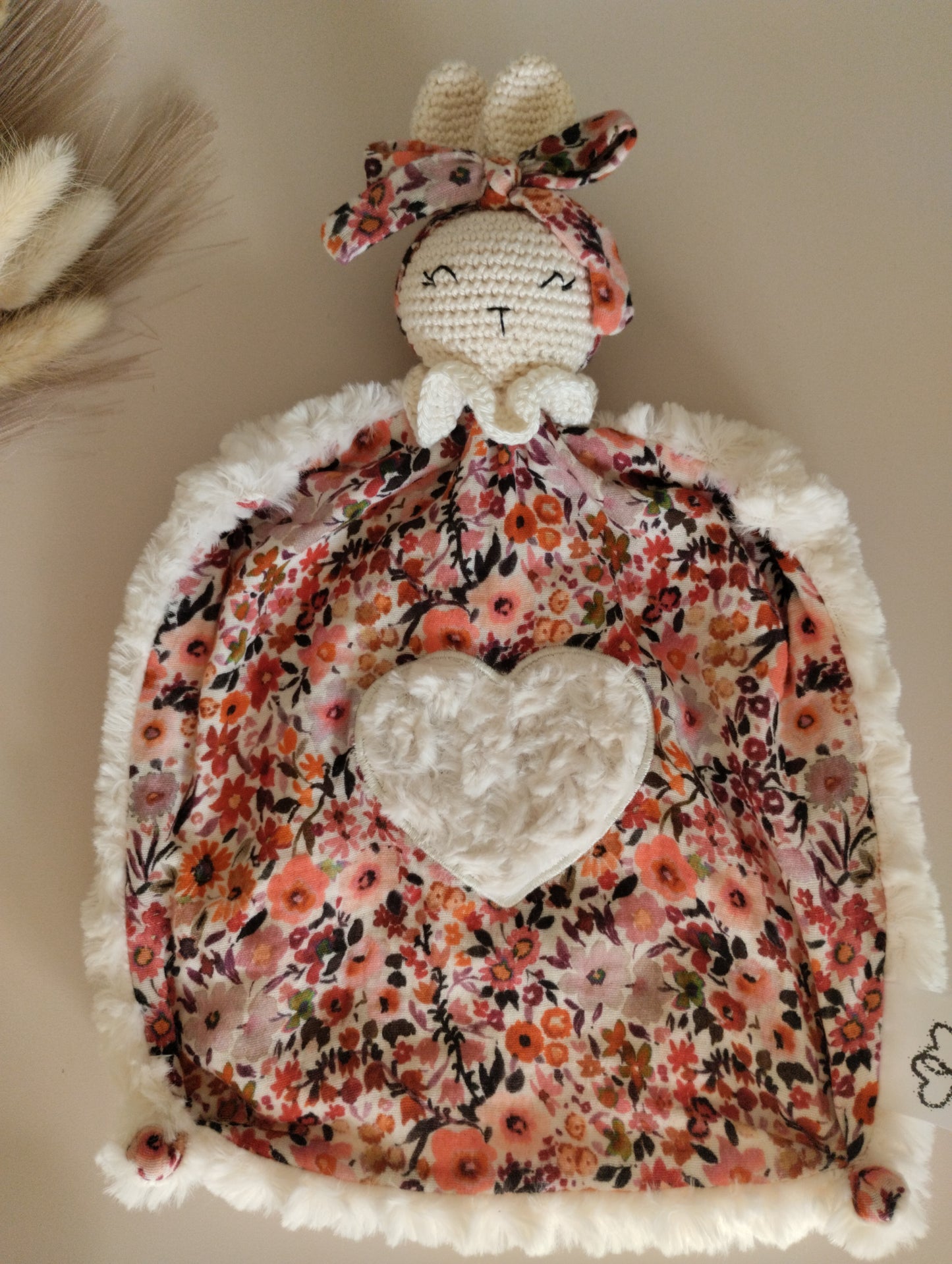Doudou lapinette et son hochet