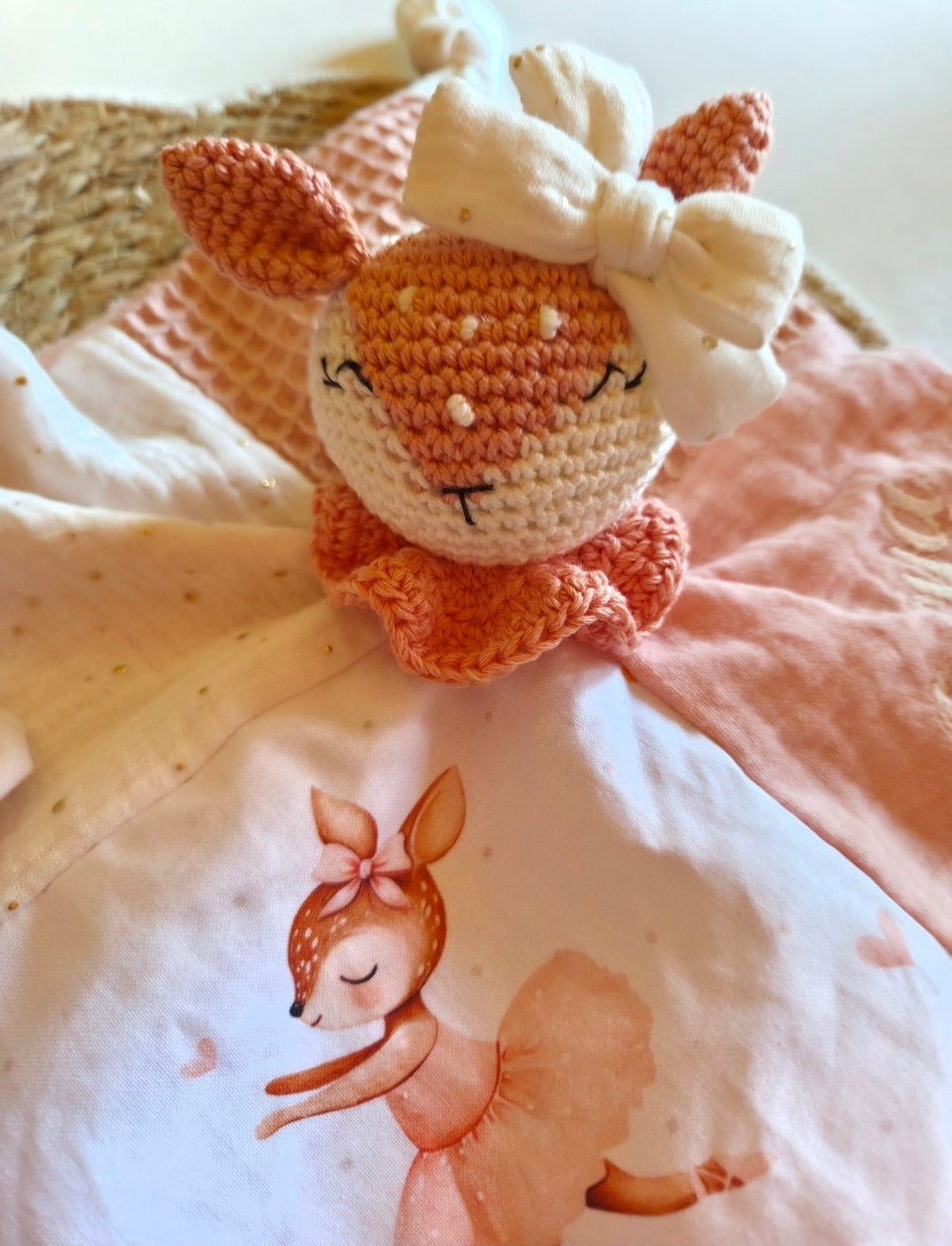 Doudou d'éveil sensoriel biche