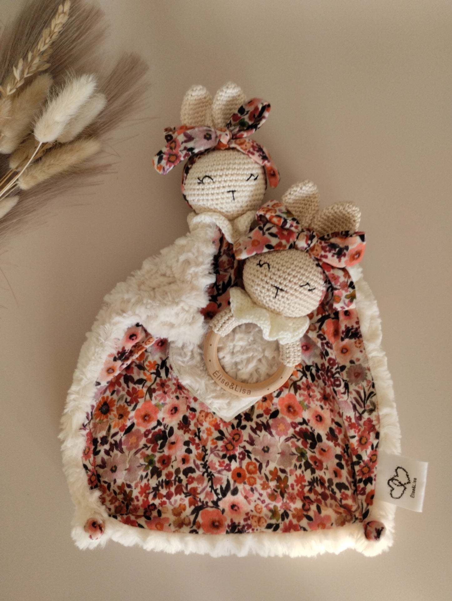 Doudou lapinette et son hochet
